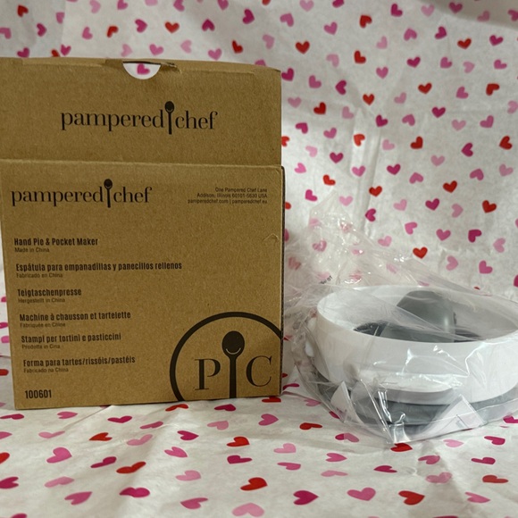 Pampered Chef White Pastry Tool - Picture 1 of 1
